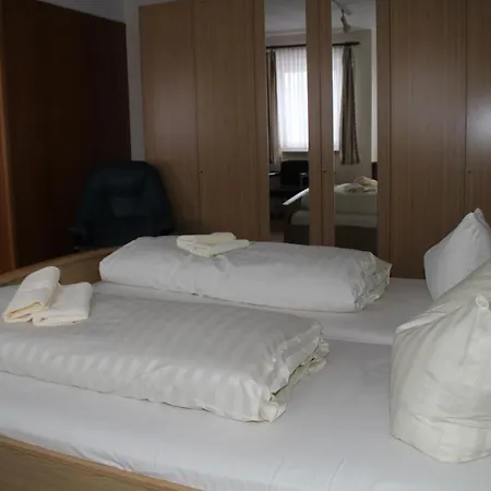 Guest house Einfelder Hof Garni 3*